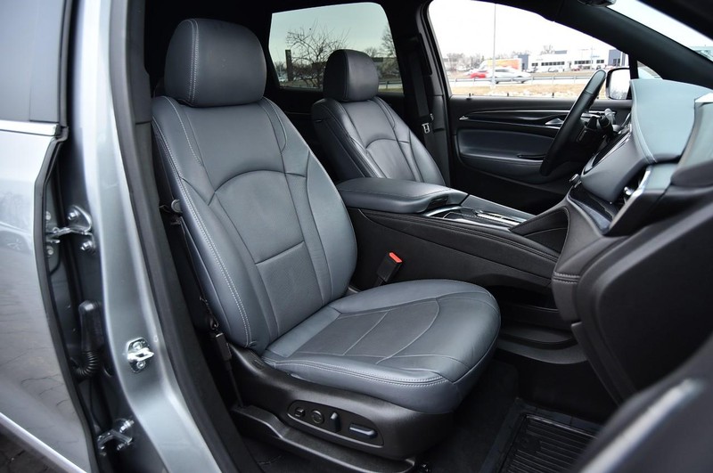 Buick Enclave Vehicle Full-screen Gallery Image 24