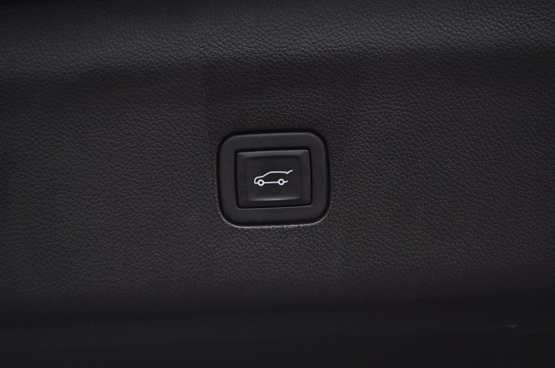 Buick Enclave Vehicle Full-screen Gallery Image 29