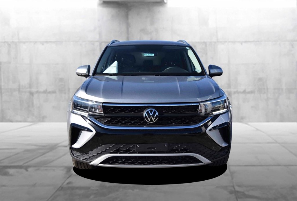 Volkswagen Taos Vehicle Full-screen Gallery Image 4