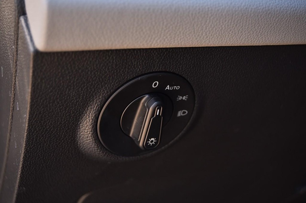 Volkswagen Taos Vehicle Full-screen Gallery Image 10