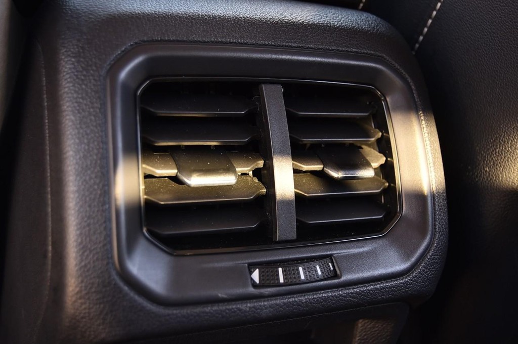 Volkswagen Taos Vehicle Full-screen Gallery Image 22