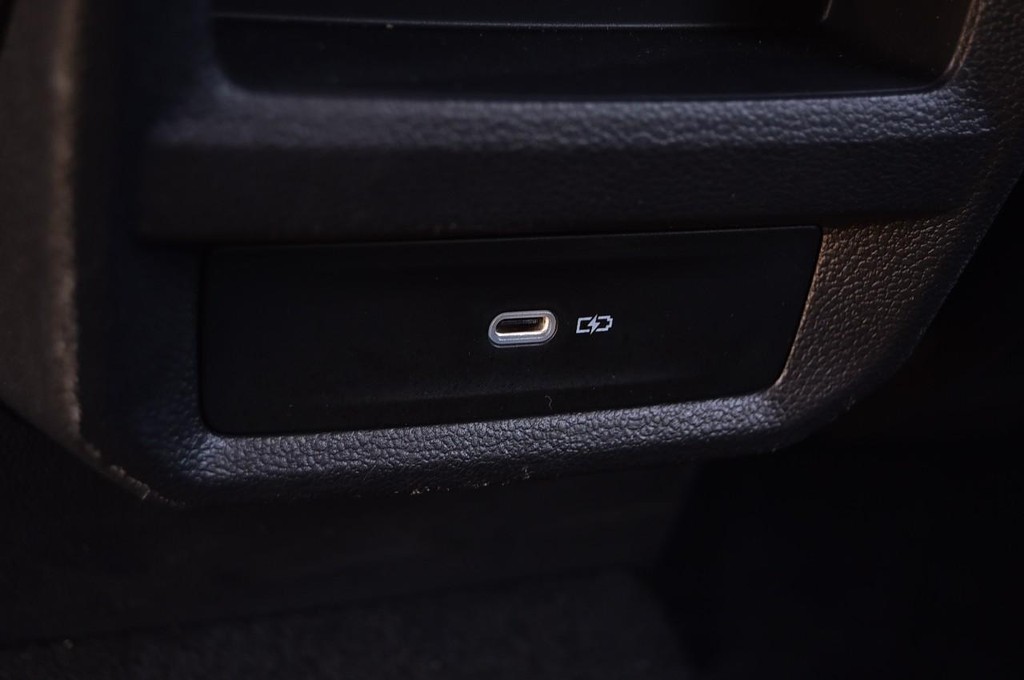 Volkswagen Taos Vehicle Full-screen Gallery Image 23