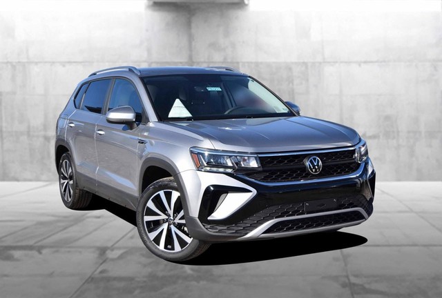 Volkswagen Taos Vehicle Image 02