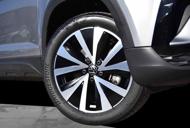 Volkswagen Taos Vehicle Image 03