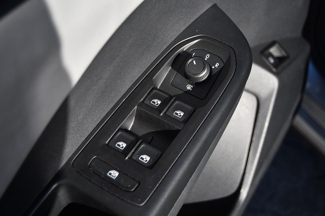 Volkswagen Taos Vehicle Image 08