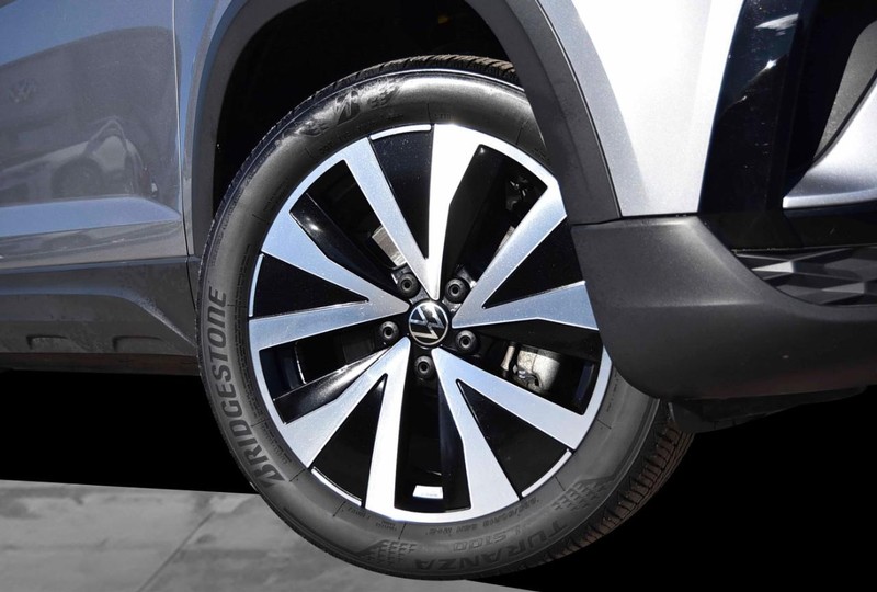 Volkswagen Taos Vehicle Image 03