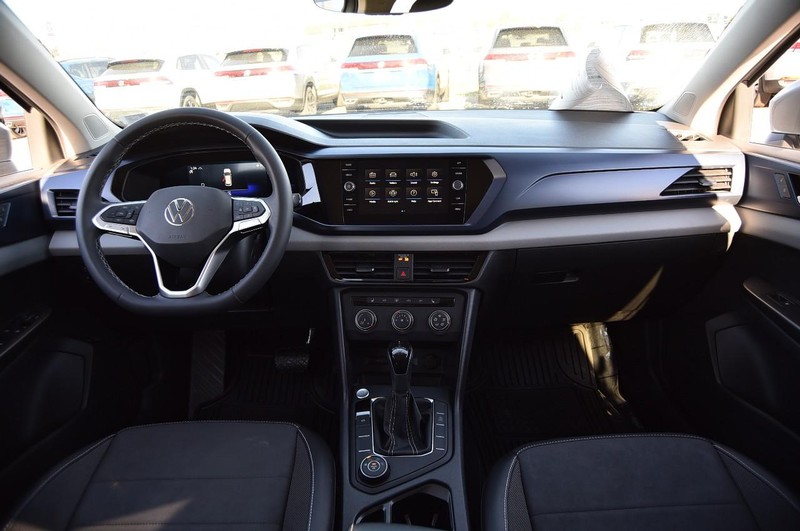 Volkswagen Taos Vehicle Image 07