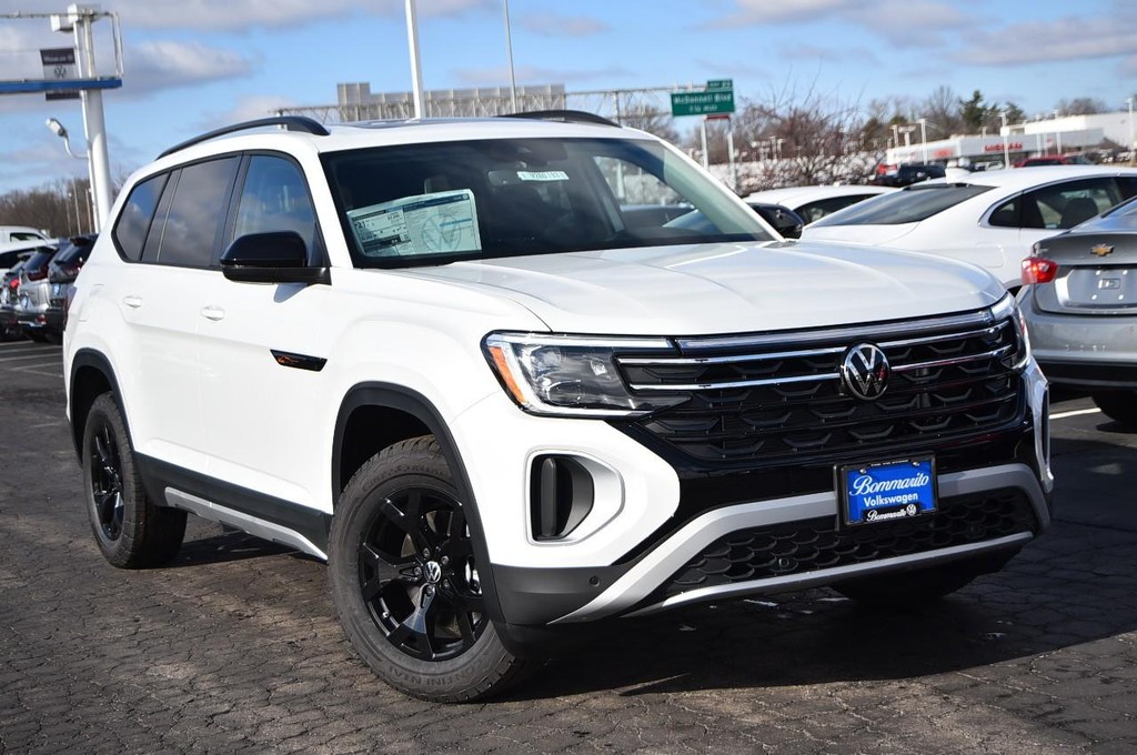 Volkswagen Atlas Vehicle Full-screen Gallery Image 2