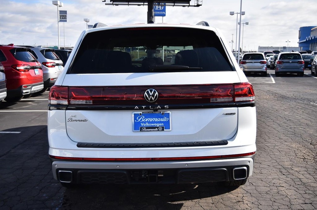 Volkswagen Atlas Vehicle Full-screen Gallery Image 6