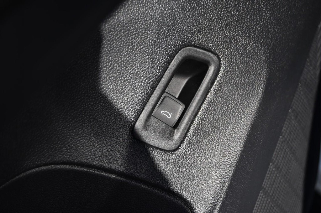 Volkswagen Atlas Vehicle Full-screen Gallery Image 9