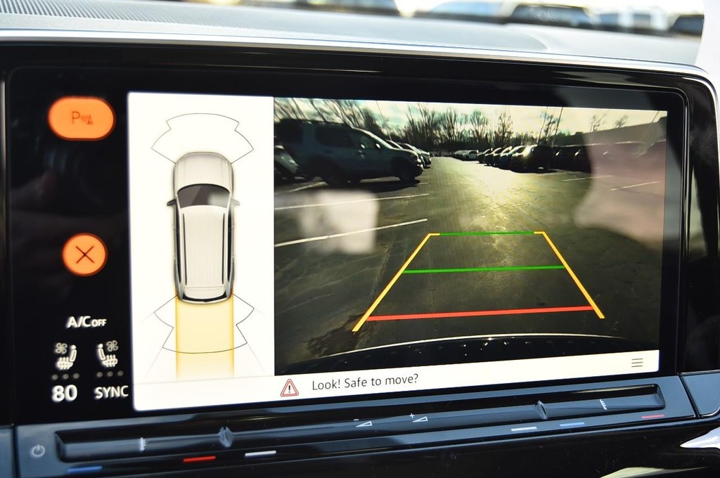 Volkswagen Atlas Vehicle Full-screen Gallery Image 13