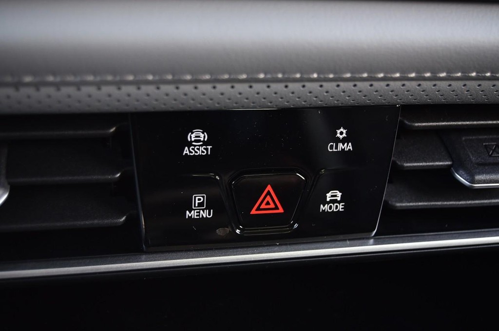 Volkswagen Atlas Vehicle Full-screen Gallery Image 15