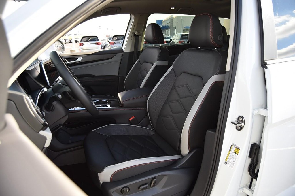 Volkswagen Atlas Vehicle Full-screen Gallery Image 19