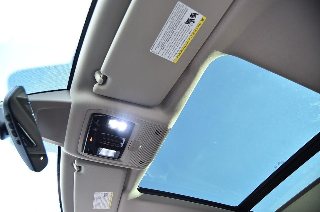 Volkswagen Atlas Vehicle Full-screen Gallery Image 21