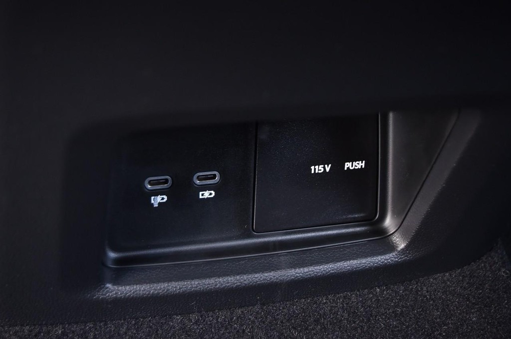 Volkswagen Atlas Vehicle Full-screen Gallery Image 24