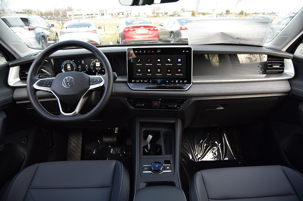 Volkswagen Tiguan Vehicle Full-screen Gallery Image 7