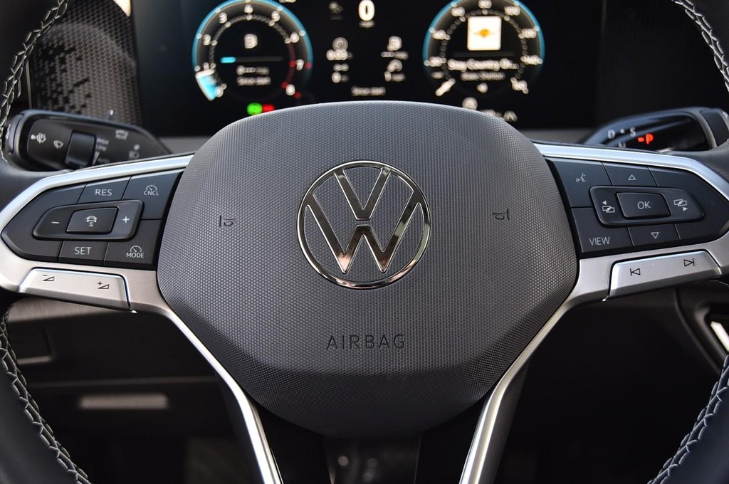 Volkswagen Tiguan Vehicle Full-screen Gallery Image 17