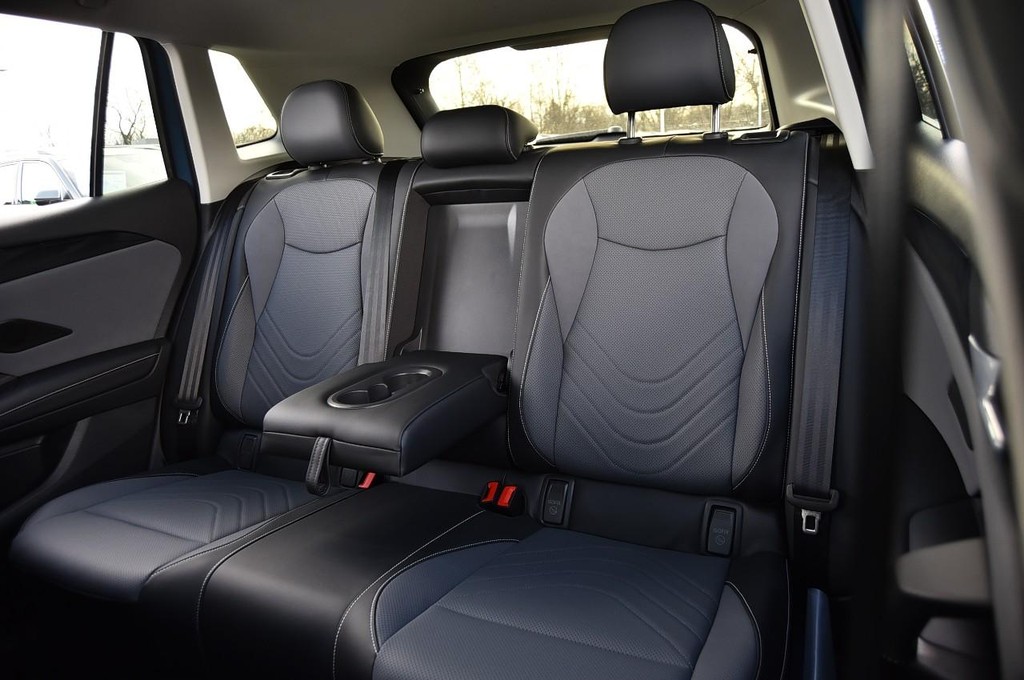 Volkswagen Tiguan Vehicle Full-screen Gallery Image 21