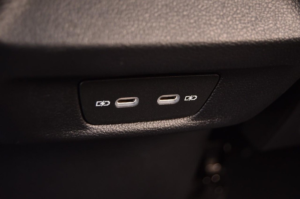 Volkswagen Tiguan Vehicle Full-screen Gallery Image 23