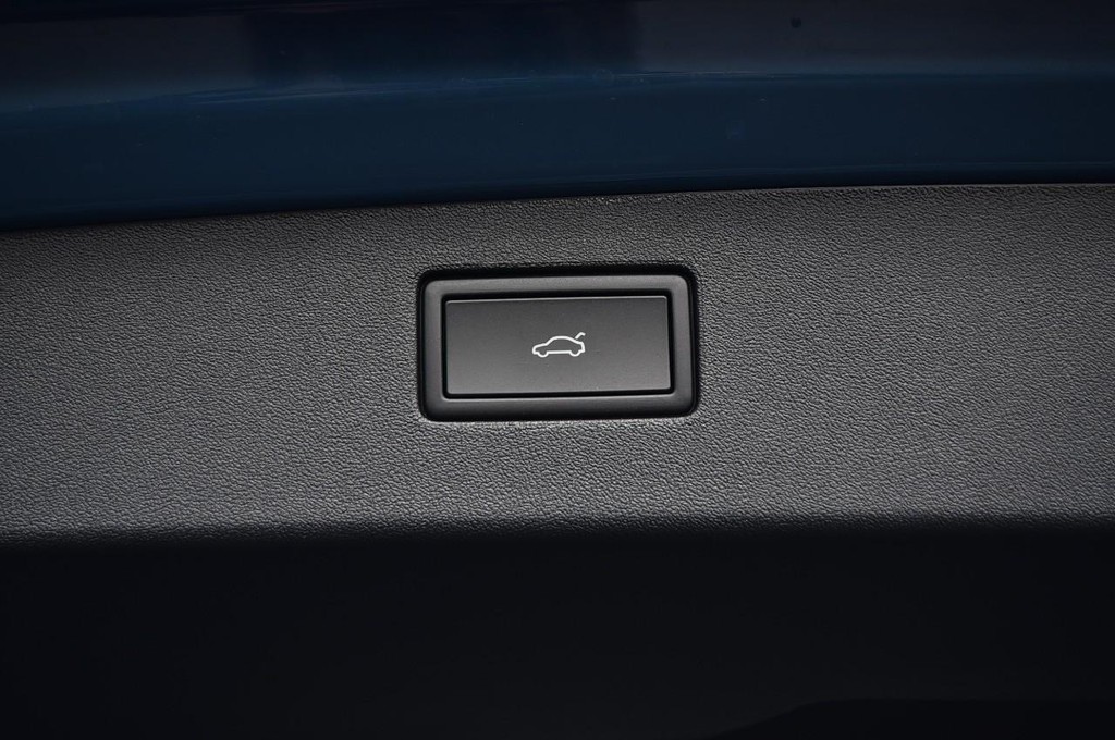 Volkswagen Tiguan Vehicle Full-screen Gallery Image 25