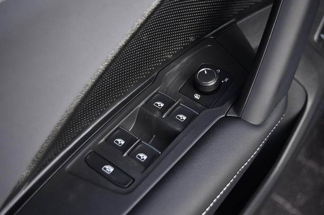 Volkswagen Tiguan Vehicle Image 08