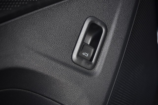 Volkswagen Tiguan Vehicle Image 09