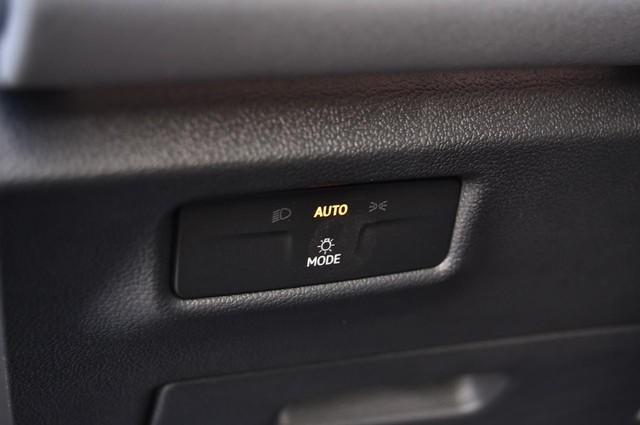 Volkswagen Tiguan Vehicle Image 11