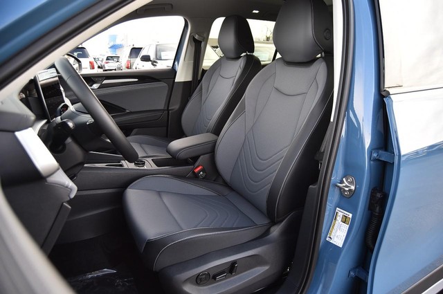 Volkswagen Tiguan Vehicle Image 18