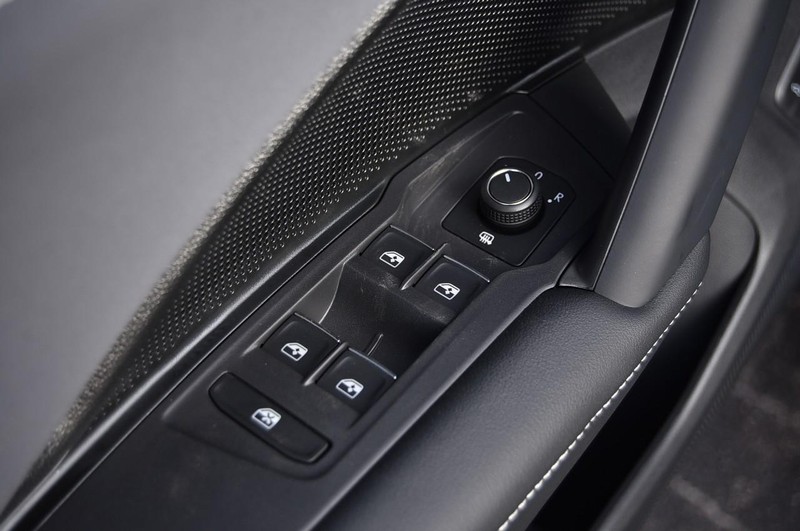 Volkswagen Tiguan Vehicle Image 08