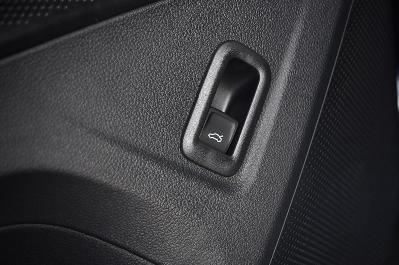 Volkswagen Tiguan Vehicle Image 09