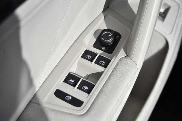 Volkswagen Tiguan Vehicle Image 08