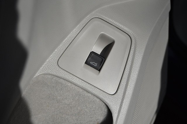 Volkswagen Tiguan Vehicle Image 09