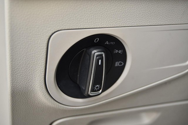 Volkswagen Tiguan Vehicle Image 11