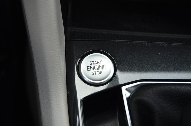 Volkswagen Tiguan Vehicle Image 17