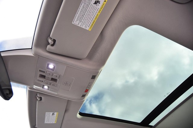 Volkswagen Tiguan Vehicle Image 21