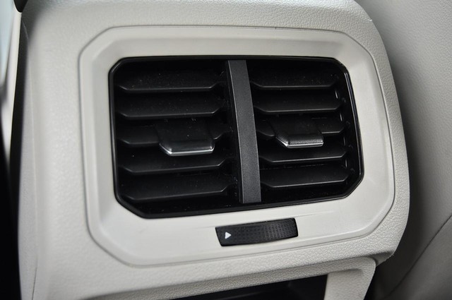 Volkswagen Tiguan Vehicle Image 23