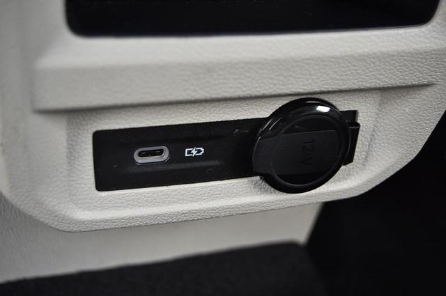 Volkswagen Tiguan Vehicle Image 24