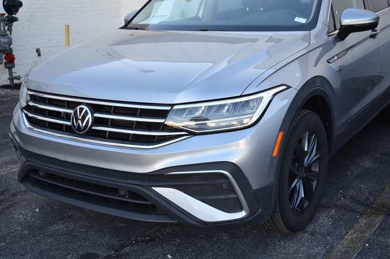 Volkswagen Tiguan Vehicle Full-screen Gallery Image 2