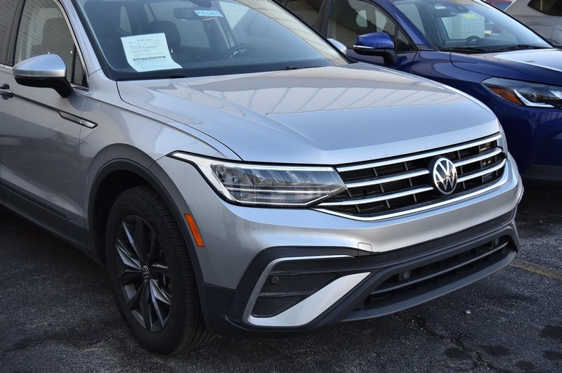 Volkswagen Tiguan Vehicle Full-screen Gallery Image 3