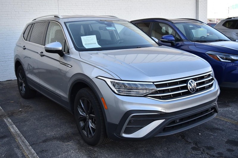 Volkswagen Tiguan Vehicle Full-screen Gallery Image 4