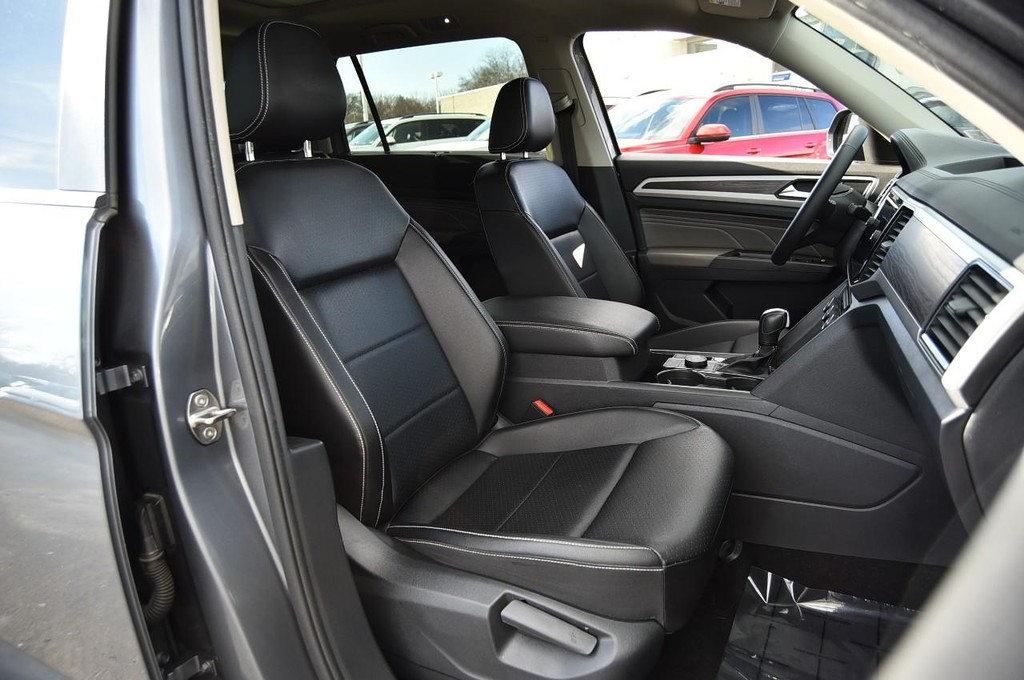 Volkswagen Atlas Vehicle Full-screen Gallery Image 18