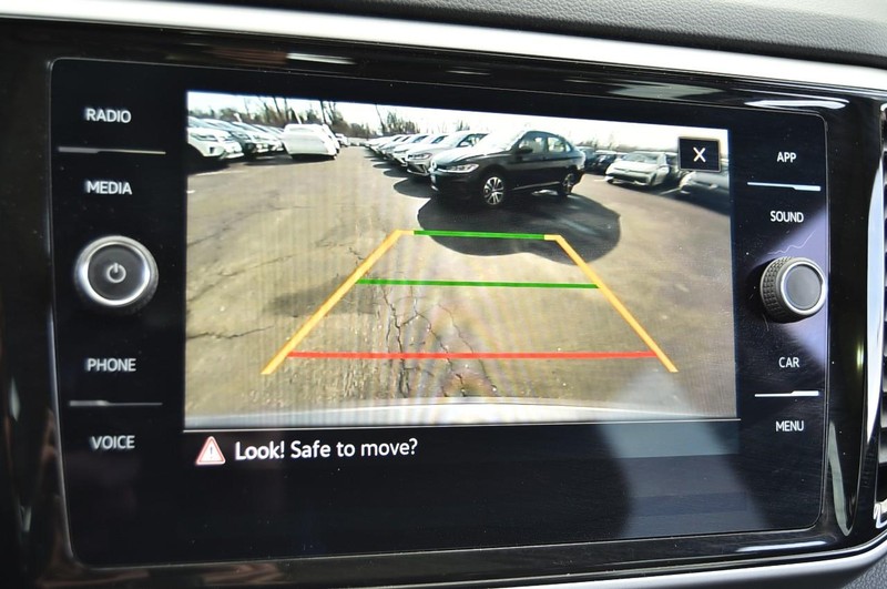 Volkswagen Atlas Vehicle Full-screen Gallery Image 11