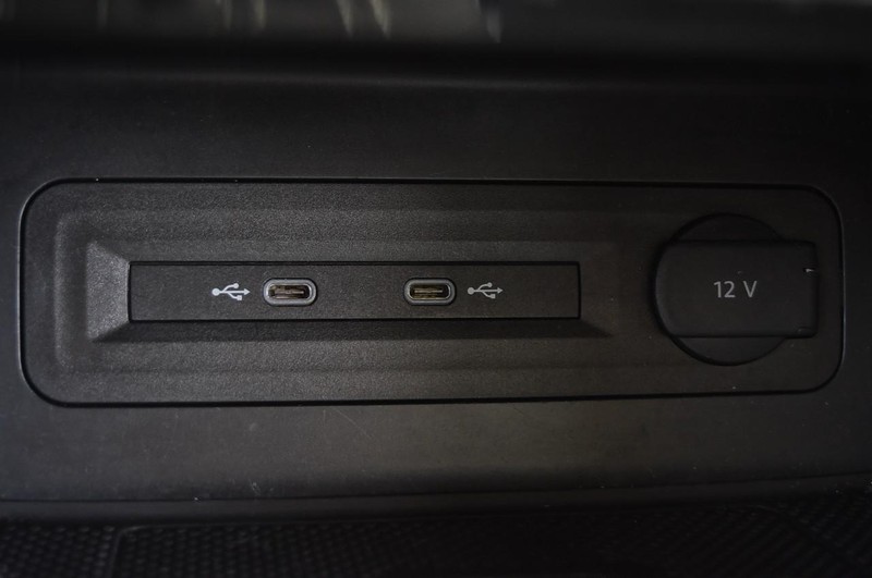 Volkswagen Atlas Vehicle Full-screen Gallery Image 14