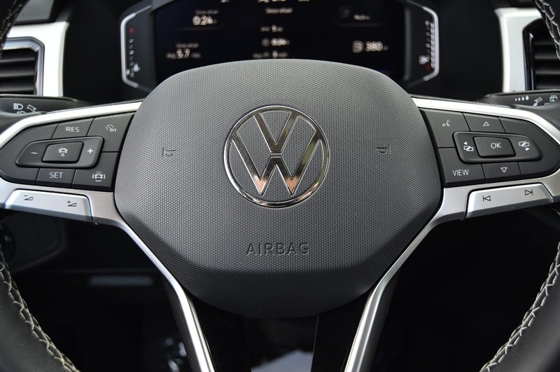 Volkswagen Atlas Vehicle Full-screen Gallery Image 16