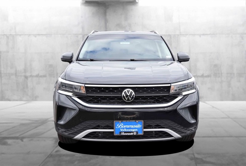 Volkswagen Taos Vehicle Image 04