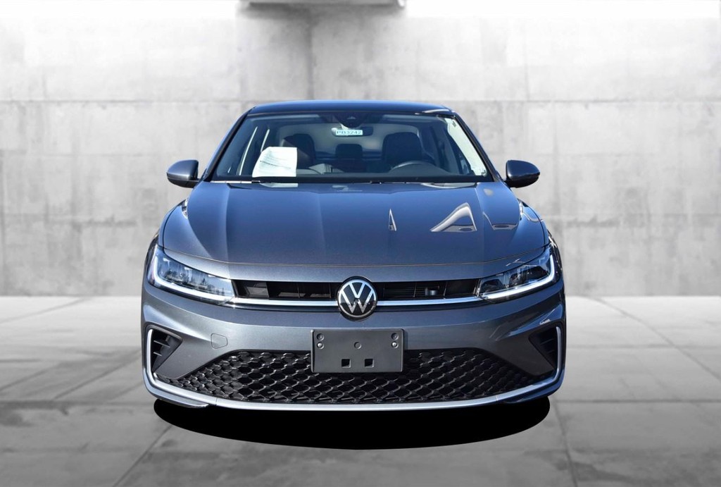 Volkswagen Jetta Vehicle Full-screen Gallery Image 4