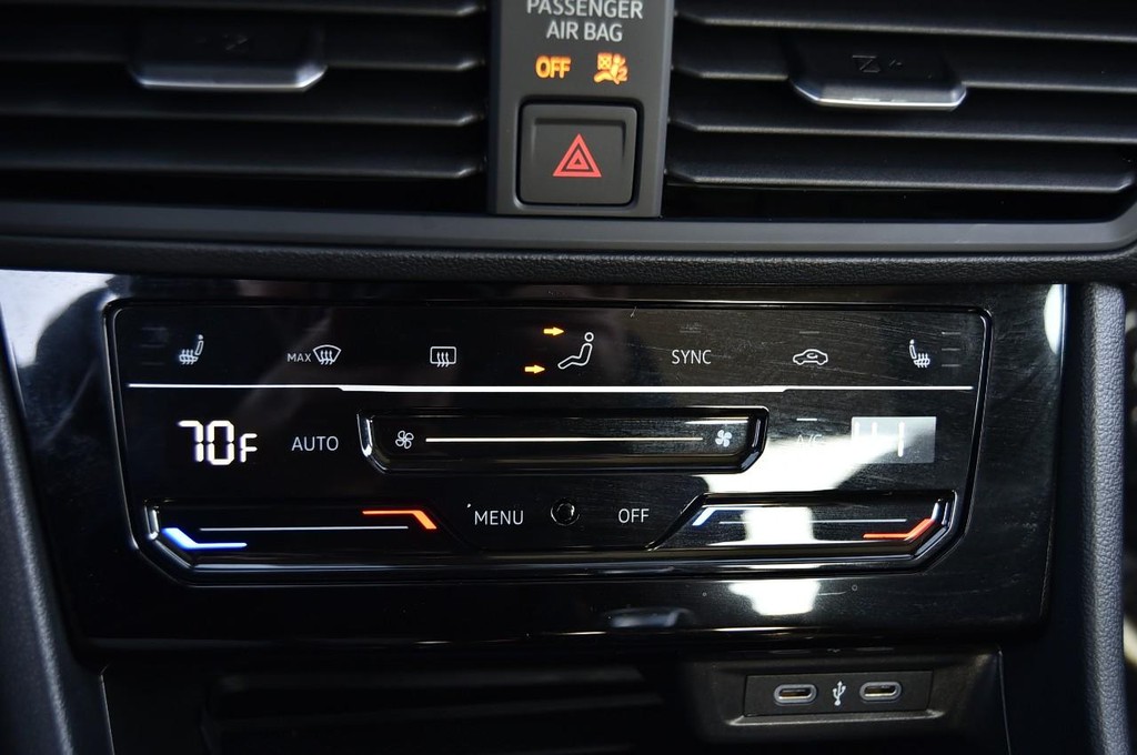 Volkswagen Jetta Vehicle Full-screen Gallery Image 15