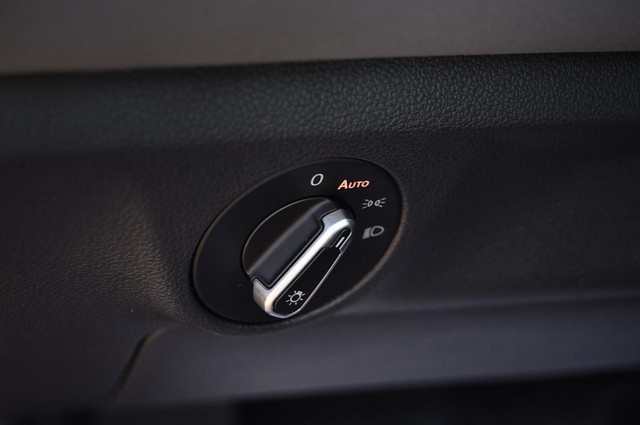 Volkswagen Jetta Vehicle Image 11