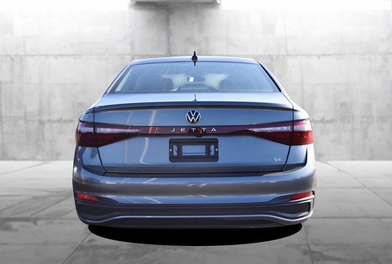 Volkswagen Jetta Vehicle Full-screen Gallery Image 6