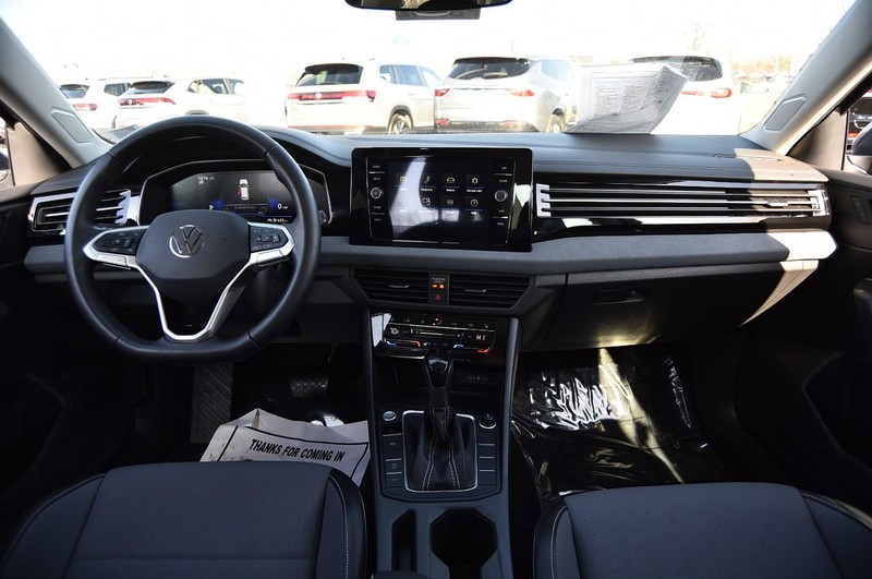 Volkswagen Jetta Vehicle Full-screen Gallery Image 7